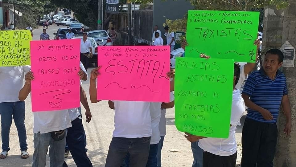 Protestan taxistas en el penal de Las Cruces en Acapulco; acusan agresiones a chófer