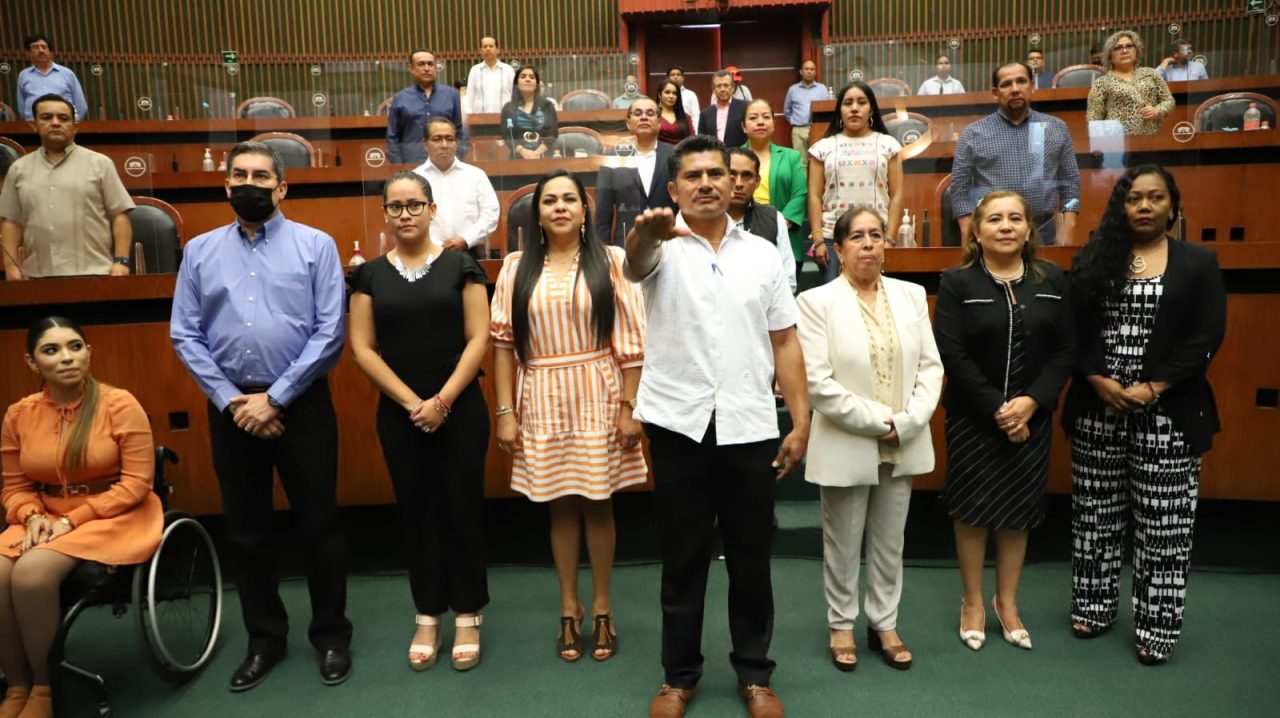 Toma protesta Fredy Vázquez como el nuevo alcalde de San Miguel Totolapan