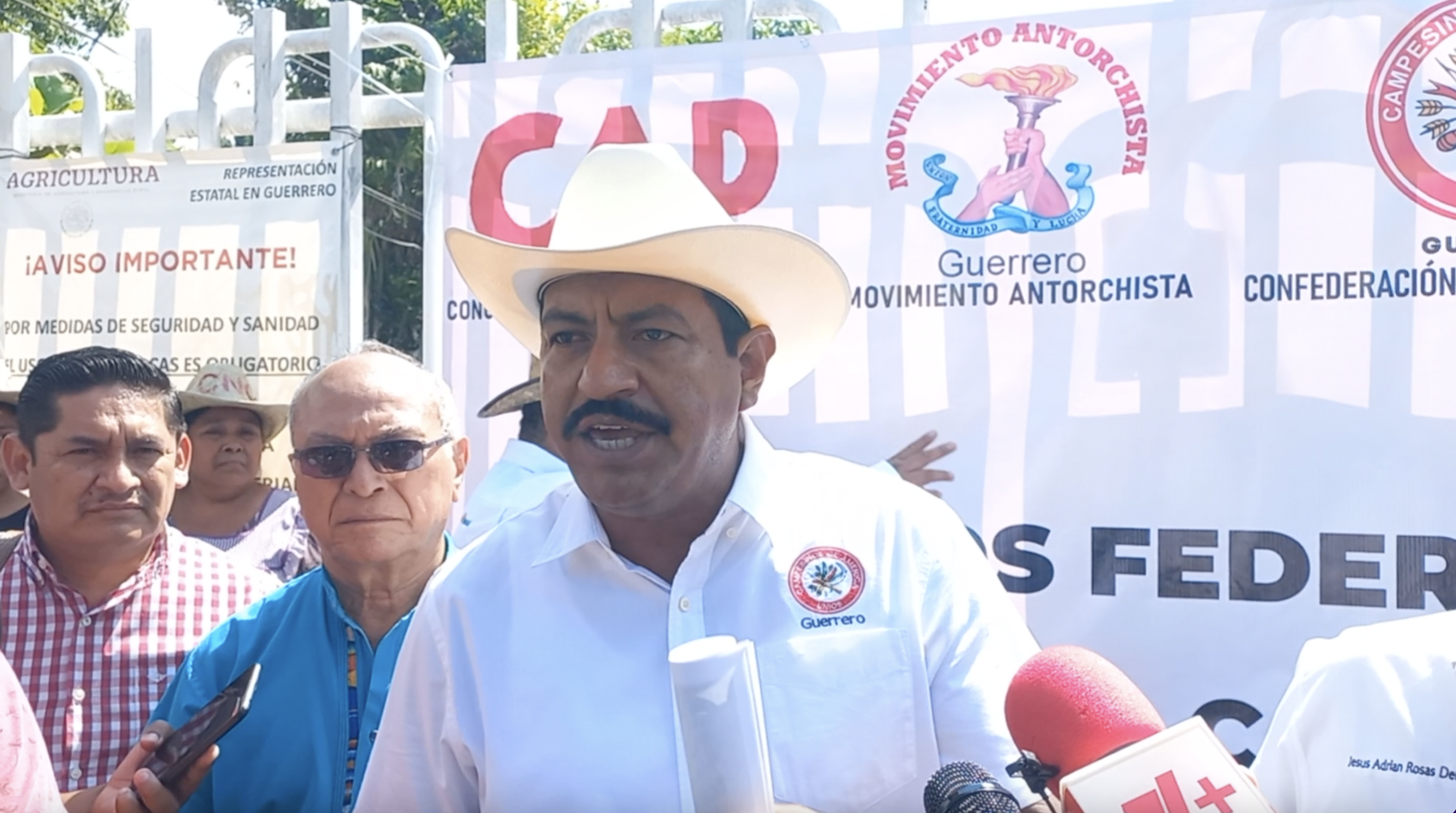 Protestan en SADER, en Chilpancingo, contra reducción de presupuesto para el campo