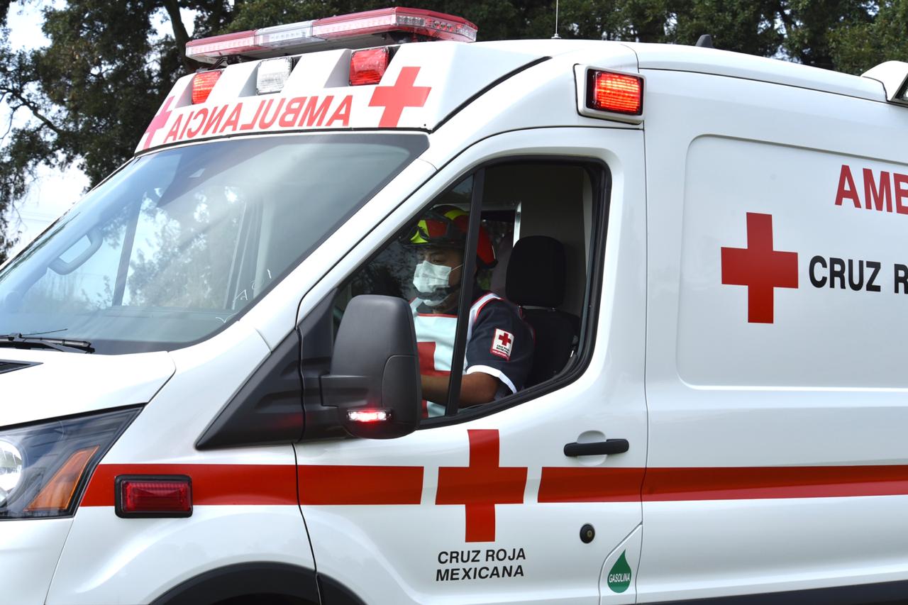 Deja dos personas muertas y dos lesionados volcadura en la Autopista del Sol en Guerrero