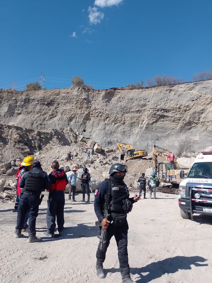 Personal de la SGIRPC-GRO trabajó en el rescate de dos mineros atrapados en un derrumbe en una mina de arena en Taxco