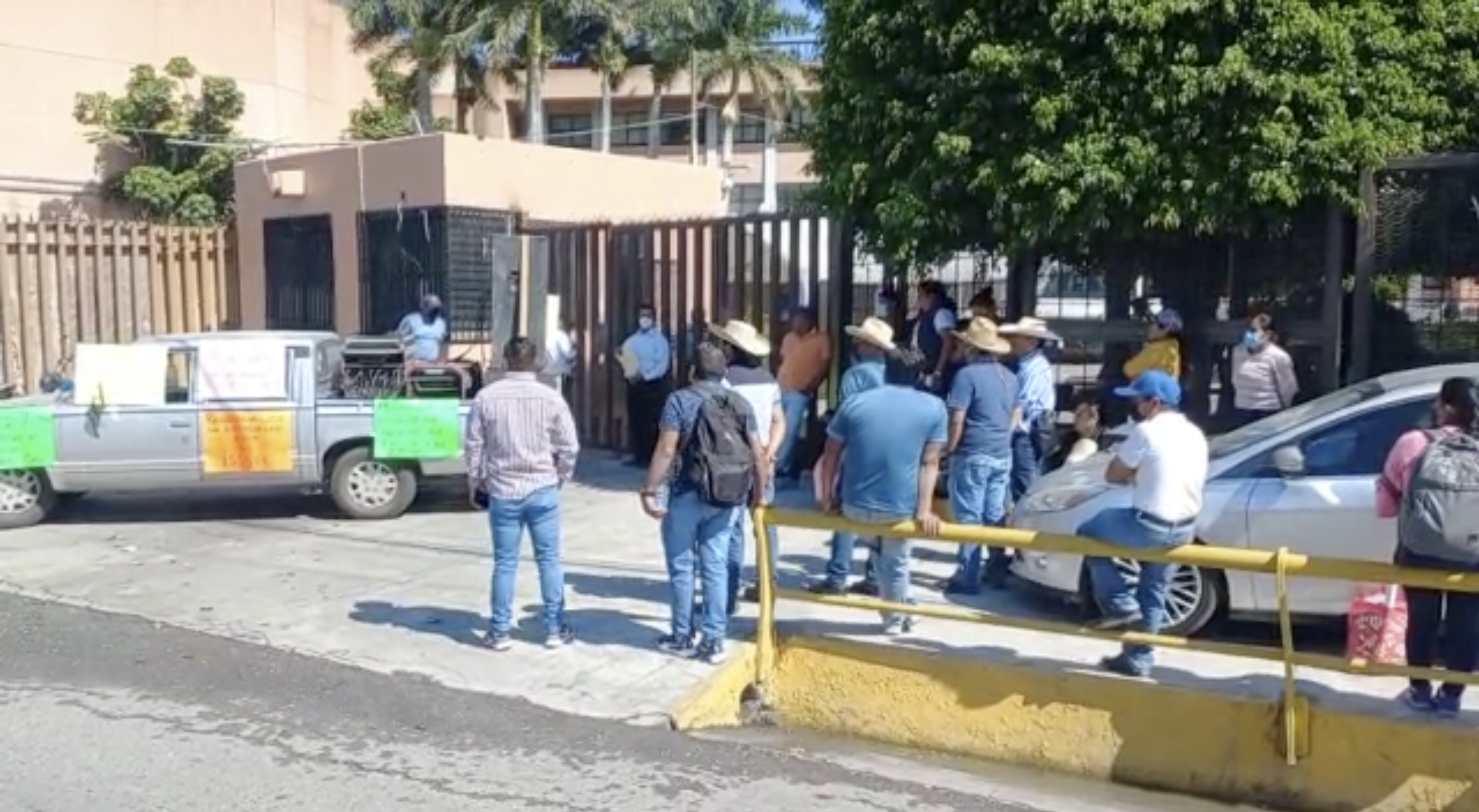 Cierran congreso trabajadores del CECYTEG en Chilpancingo; exigen aprobación de presupuesto