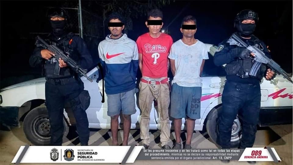 Detiene Policía Estatal a tres personas en Cuajinicuilapa; poseían droga