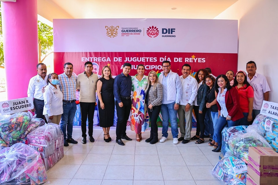 Entrega DIF Guerrero juguetes por el Día de Reyes a los municipios