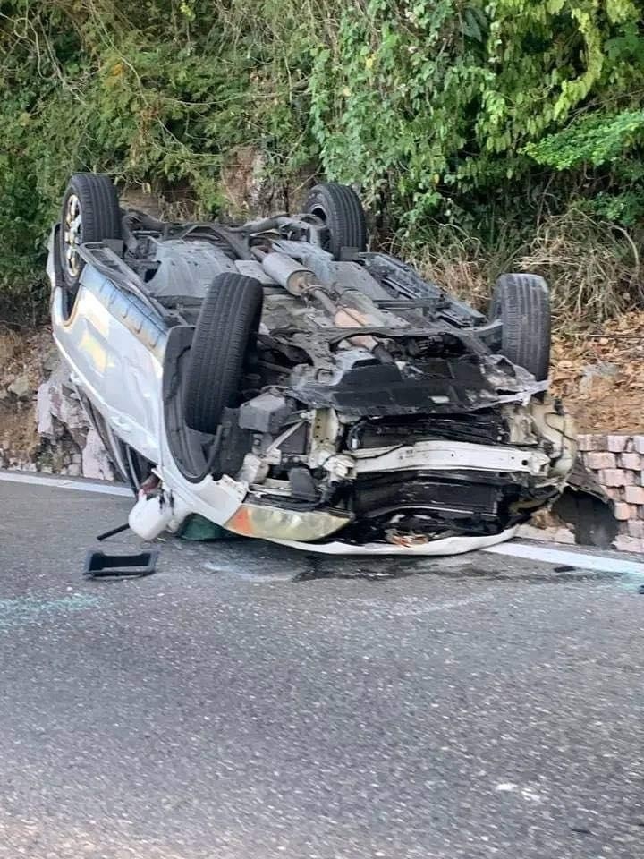 Dos volcaduras se registraron en Acapulco; una en la Costera y otra en la Escénica