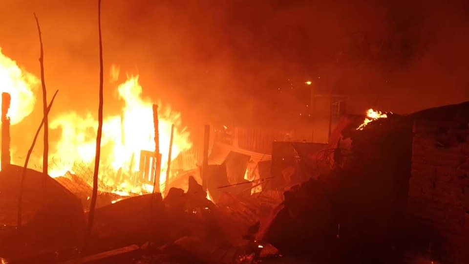 Se incendian dos viviendas en Chilpancingo; una de ellas funcionaba como carpintería