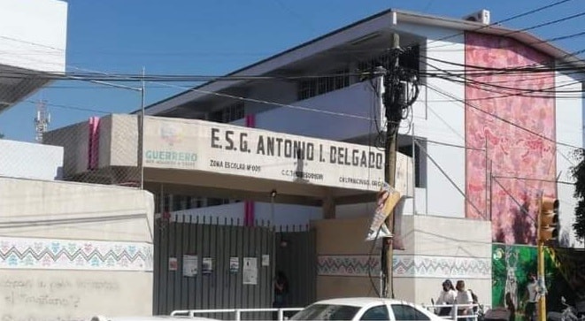 Estudiante cae del primer piso de una secundaria en Chilpancingo