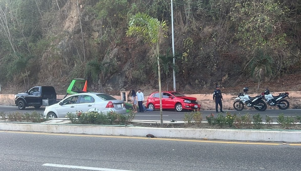 Se registra un choque en la avenida Escénica en Acapulco; no se reportaron personas lesionadas