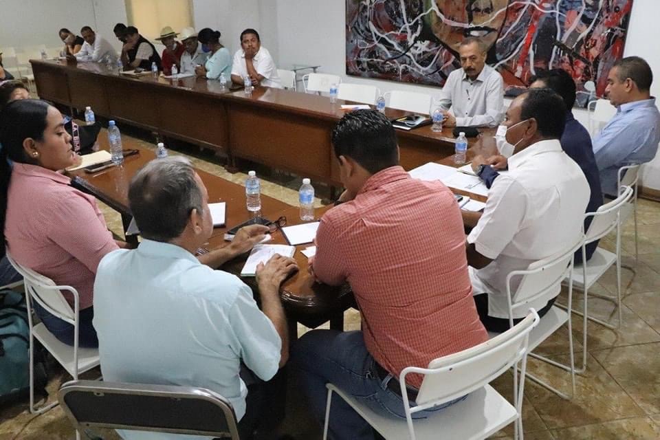 Presentan funcionarios del gobierno de Guerrero programas y reglas de operación ante organizaciones sociales