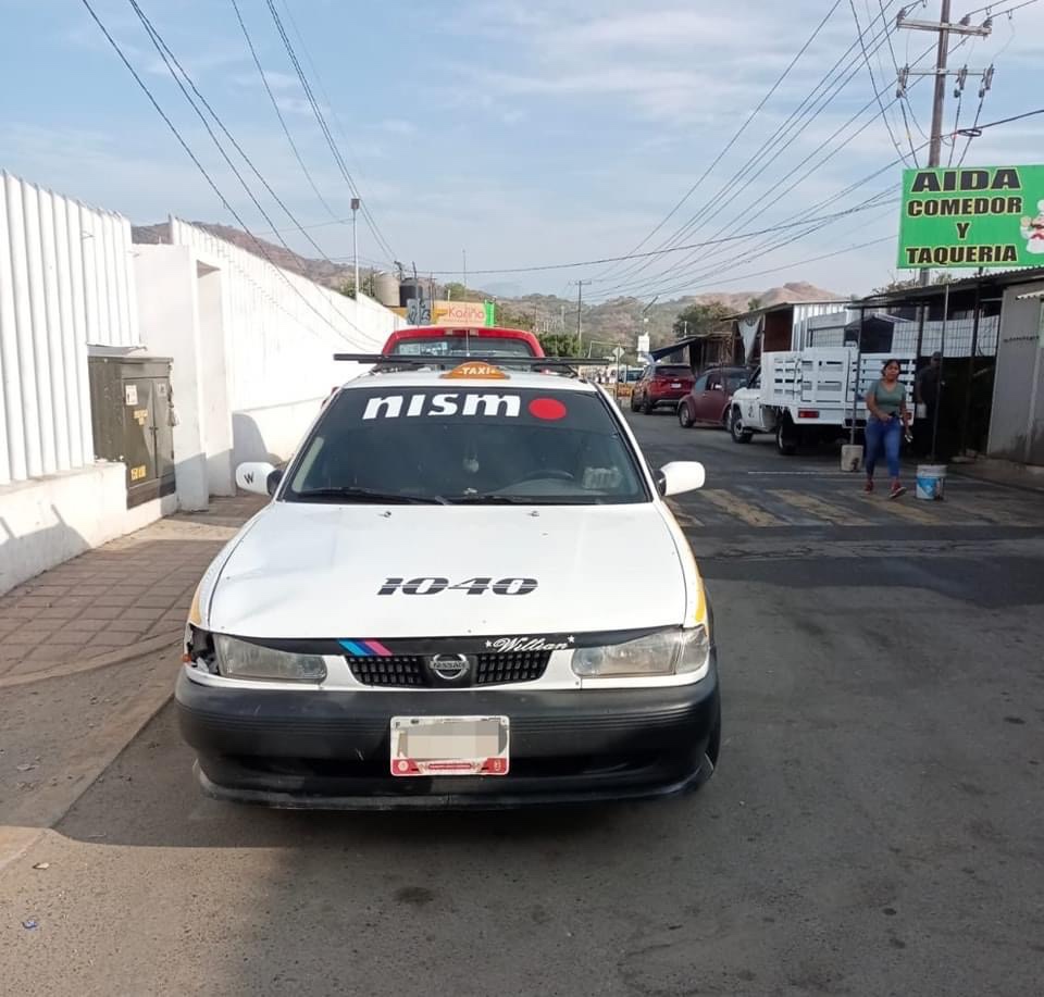 Atropellan a una mujer y su hijo en la entrada al poblado de El Quemado en Acapulco