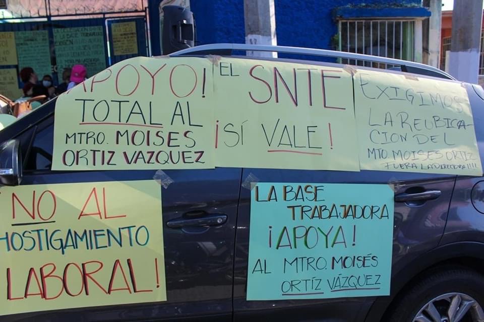 Maestros y madres de familia toman la secundaria 70 «Amado Nervo» en Acapulco