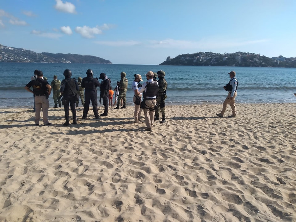 Hallan el cuerpo de una mujer flotando en playa Suave en Acapulco; muere ahogada