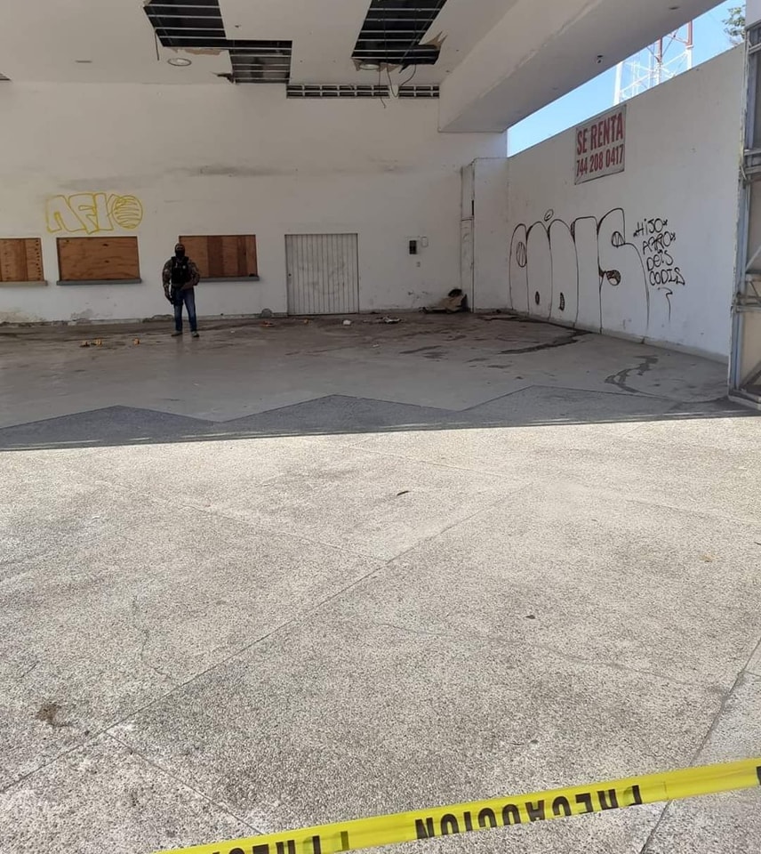 Hallan sin vida y con golpes a una mujer en un local, en el fraccionamiento Hornos en Acapulco