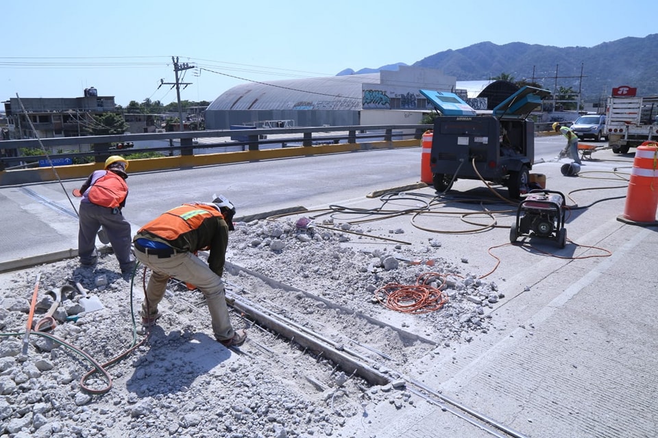 Gobierno Estatal continua rehabilitación del puente vehicular en el bulevar Vicente Guerrero en Acapulco