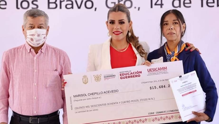 La gobernadora, Evelyn Salgado Pineda entregó estímulos a mil 240 docentes, con motivo de Promoción horizontal de Educación Básica 2023