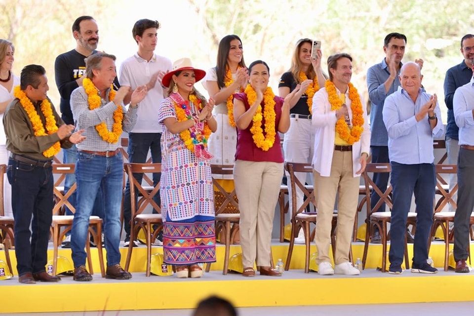 Colocan primera piedra del CRIT en Tlapa