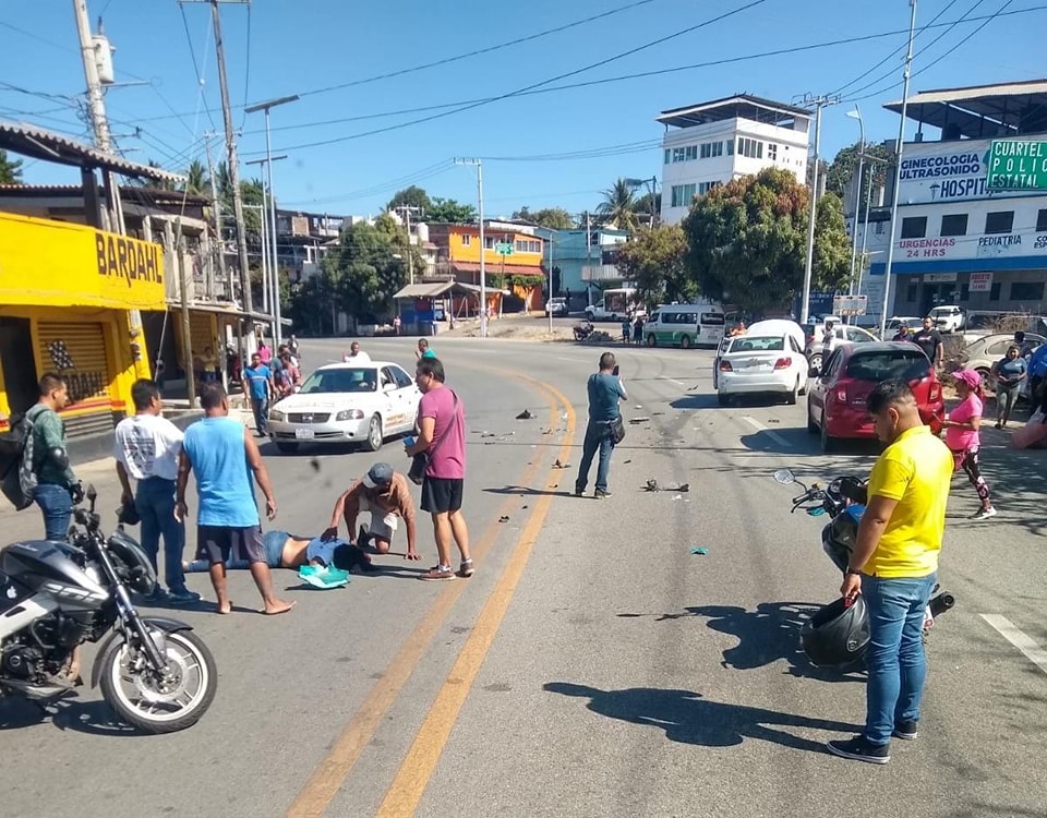 Choque deja a una mujer herida frente a la colonia Jardín Azteca en Acapulco