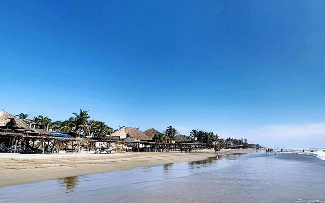 Hallan el cuerpo de un hombre flotando en playa Bonfil en Acapulco