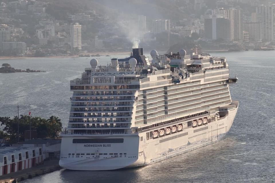 Llegan a Acapulco más de 5 mil visitantes en el Crucero Norwegian Bliss