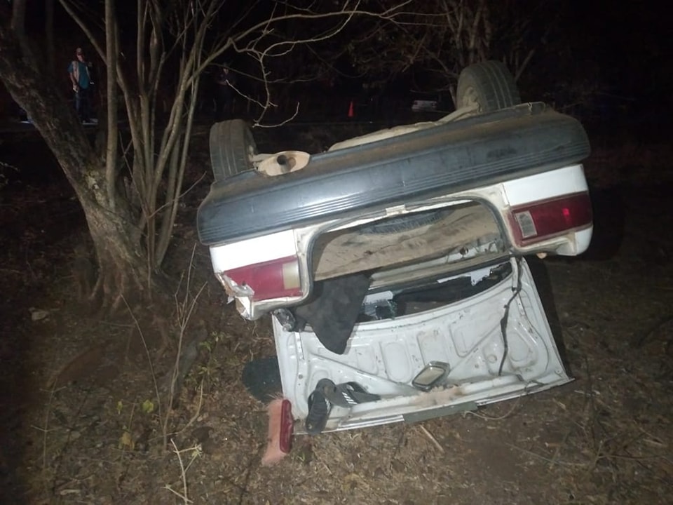 Deja una persona sin vida volcadura de taxi en Marquelia en la Costa Chica