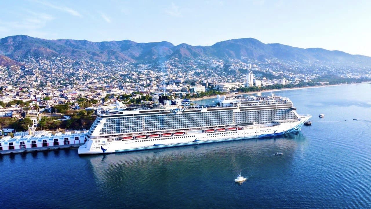Arriba a Acapulco el Norwegian Bliss, décimo séptimo crucero de la temporada con más de 5 mil 500 visitantes