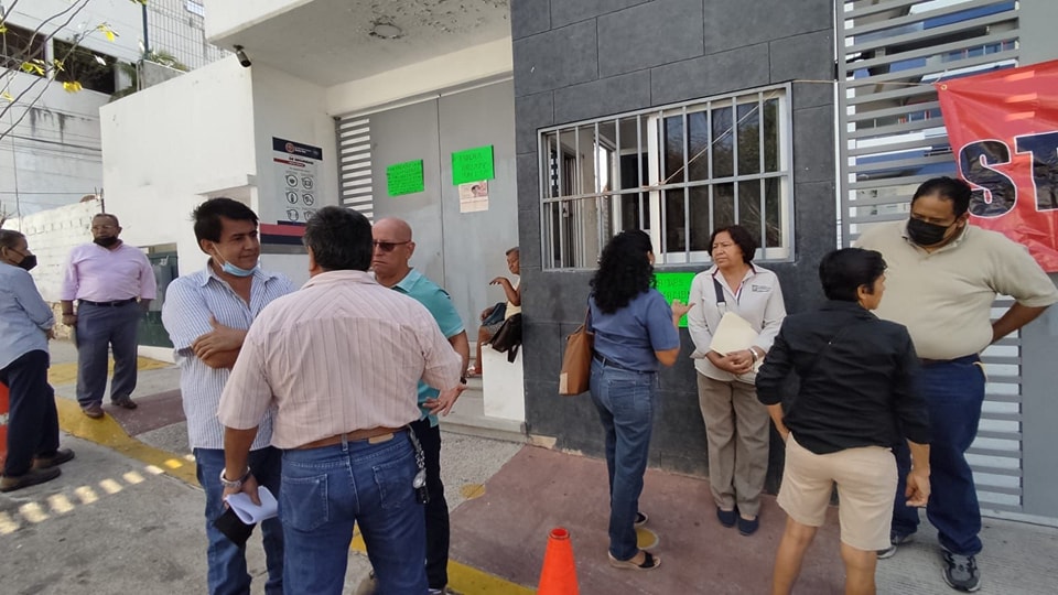 Paran labores trabajadores del STAUAG en la Coordinación de la Zona Sur de Acapulco