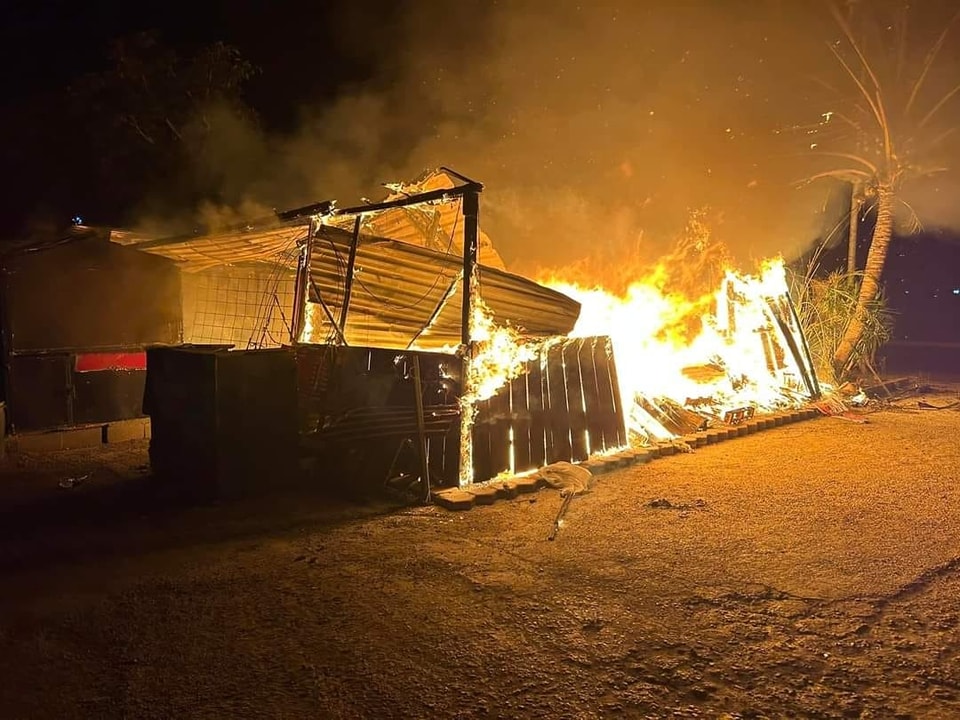 Incendio consume dos bares en Zona Diamante de Acapulco