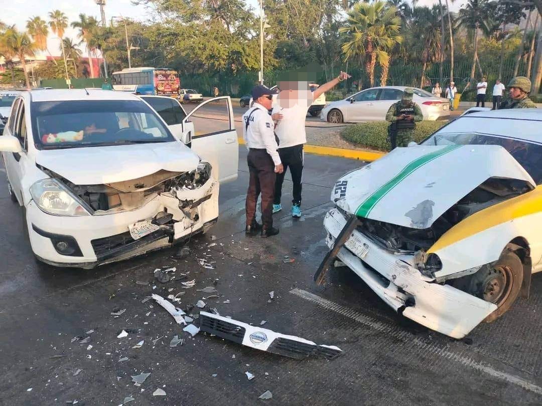 Choque en la avenida Costera Miguel Alemán de Acapulco deja a una mujer lesionada