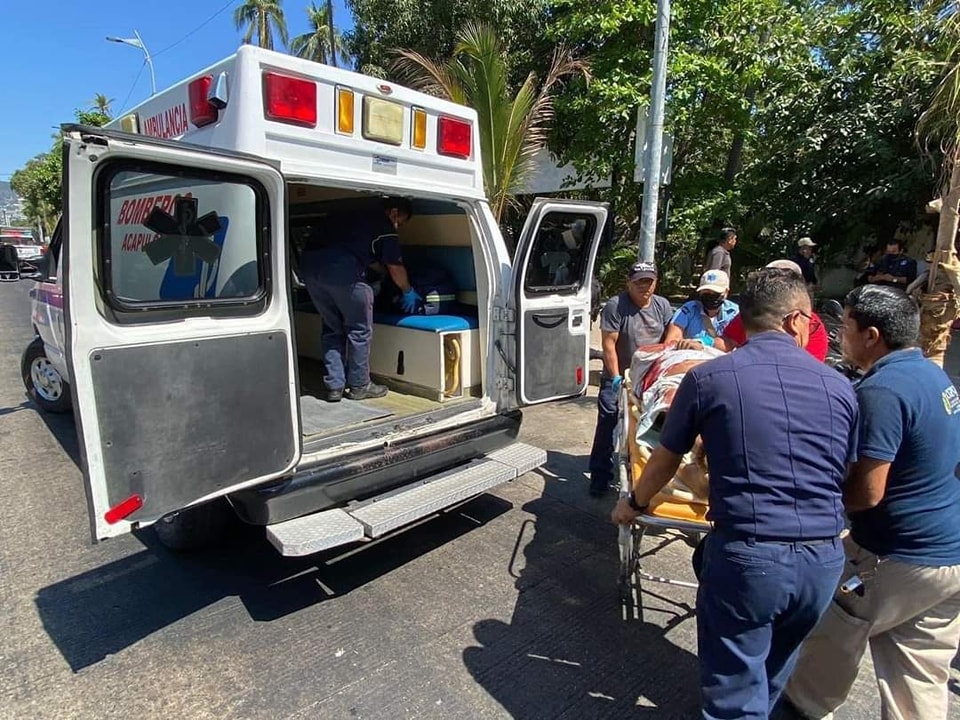 Hieren a balazos a un acomodador de coches en la Costera, Acapulco