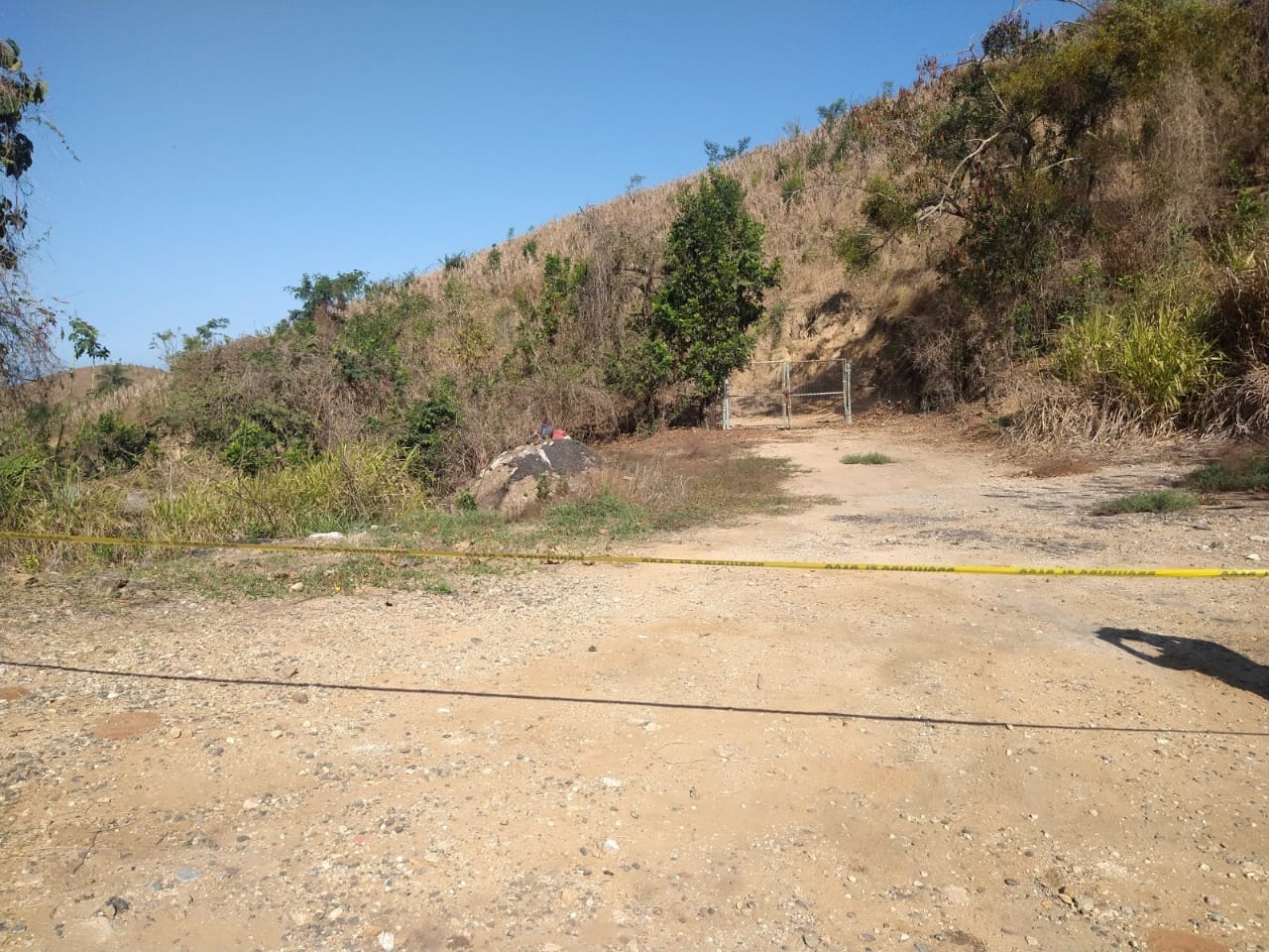 La mañana de este lunes, los cuerpos de dos hombres asesinados se encontraron en el poblado de Paso Texca, en la zona rural de Acapulco.