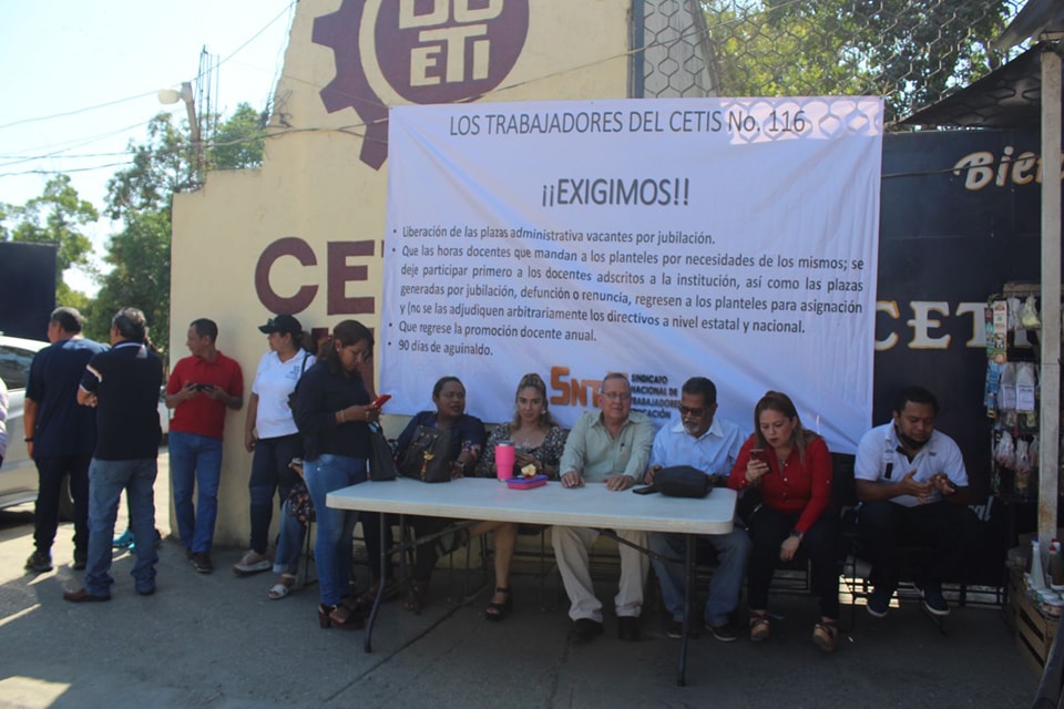 Paran labores profesores del CETis 116 en Acapulco