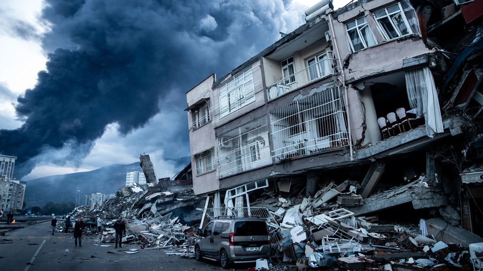 Descubren fuga en el fondo del Océano Pacífico que provocaría terremoto de 9 grados