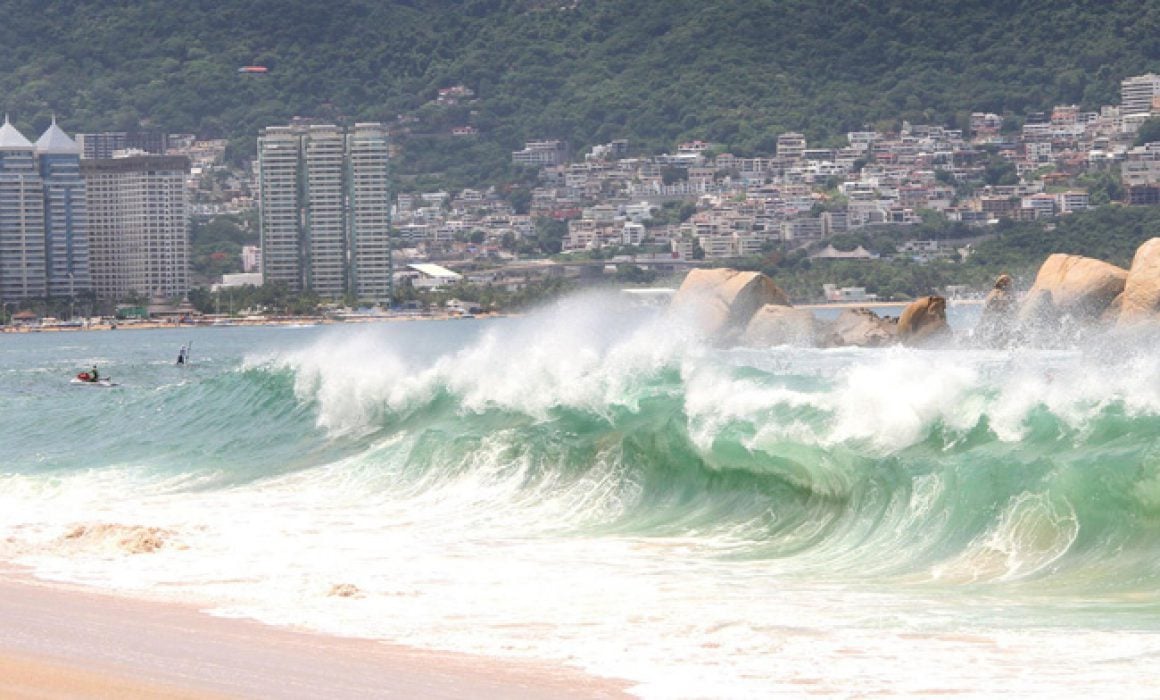 Gobierno de Acapulco llama a tomar precauciones ante intensas lluvias por onda tropical