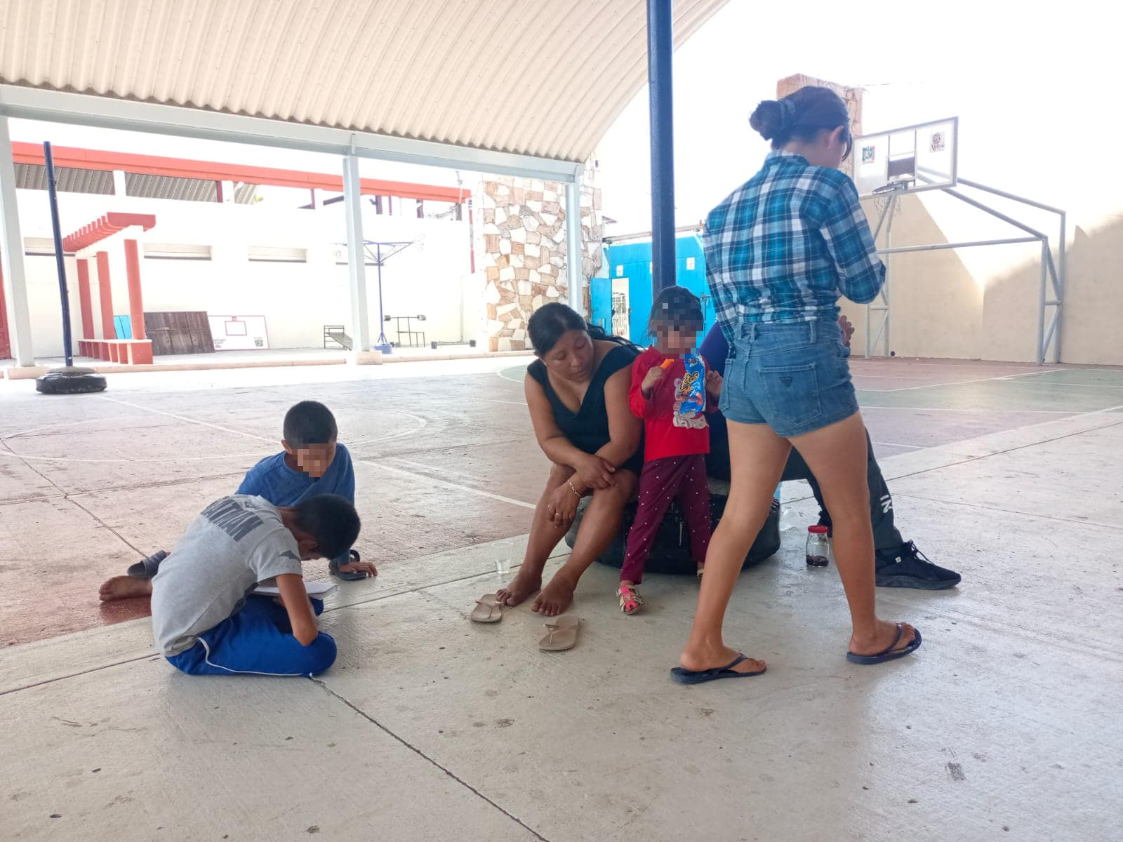 Desplazados de Xaltianguis, en Acapulco, buscan refugio en Atoyac de Álvarez