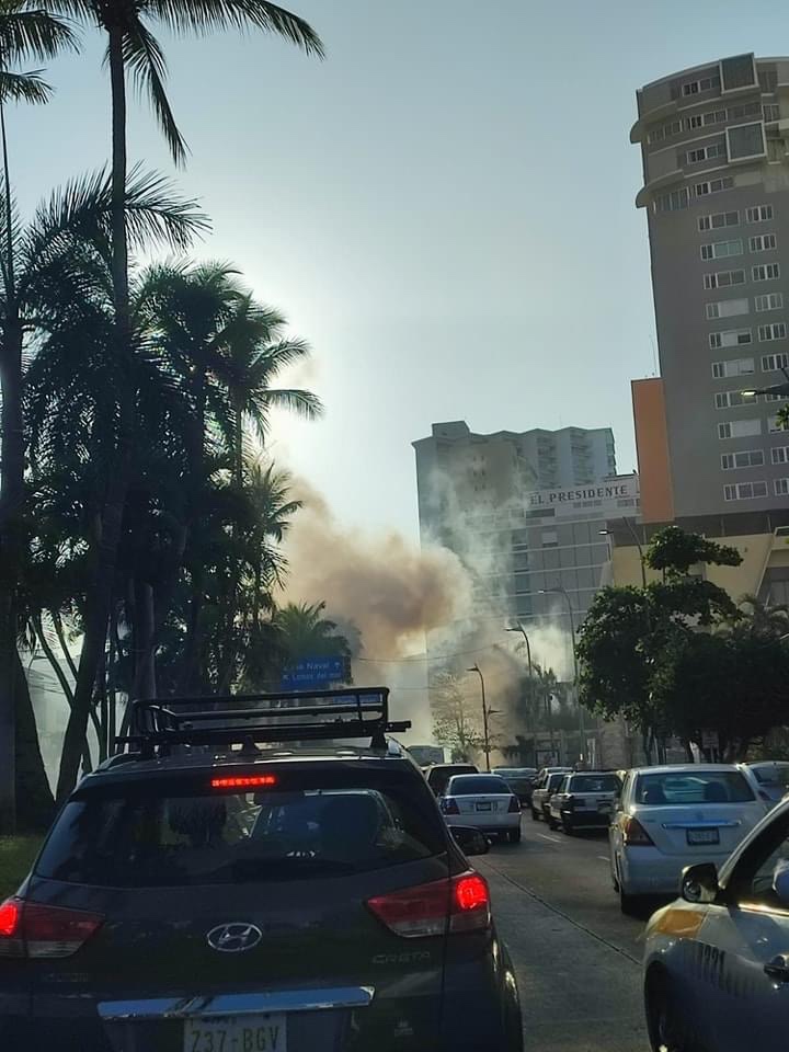 Se registra conato de incendio de autobús en avenida Costera Miguel Alemán, en Acapulco