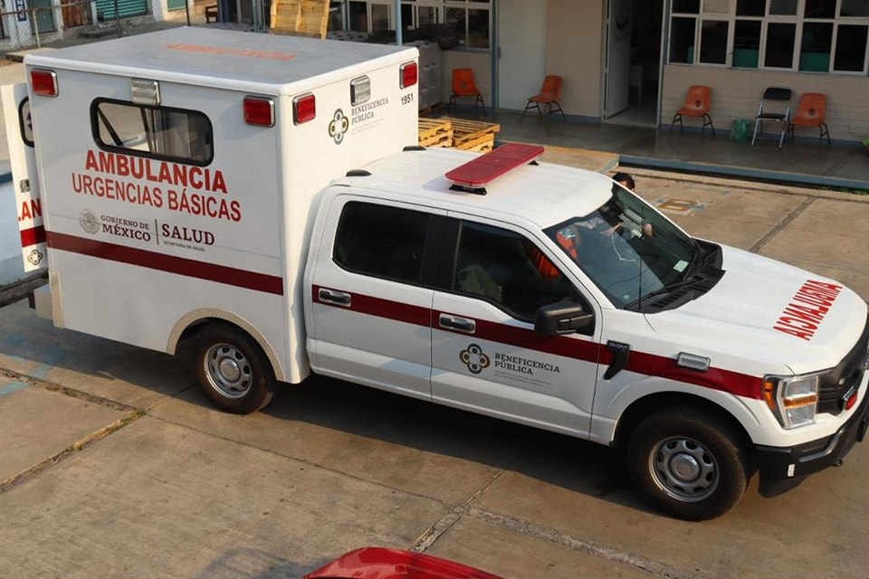 Entrega la SS Guerrero ambulancia de urgencias básicas al Ayuntamiento de Mochitlán