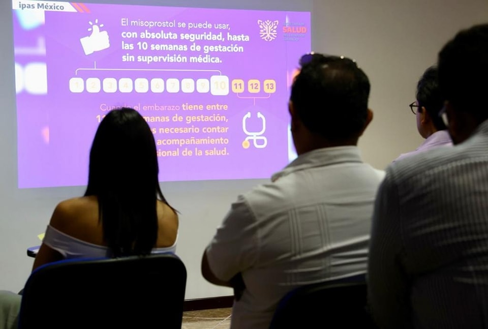 Capacitan a enlaces de prensa del gobierno de Guerrero para comunicar con perspectiva de género