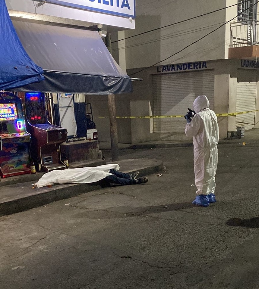 Asesinan violentamente a balazos a un hombre en Zihuatanejo