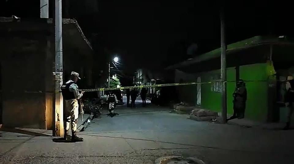 Atacan a balazos a un joven y muere en el hospital en Iguala