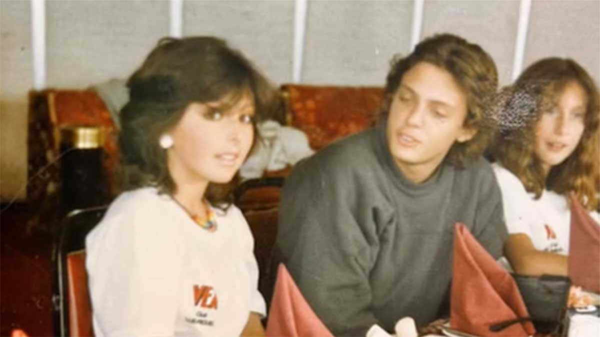El tiktoker @cris_sing mostró fotos de cuando su mamá era joven y Luis Miguel le coqueteaba, el videoclip tiene 19.6 millones de visitas