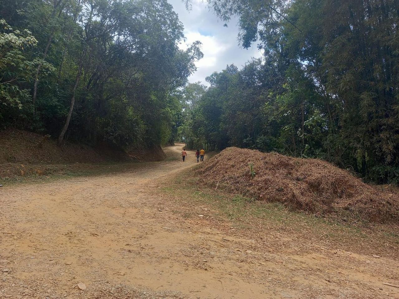 Comunidad de La Soledad en Atoyac de Álvarez exige recursos para la pavimentación de la carretera