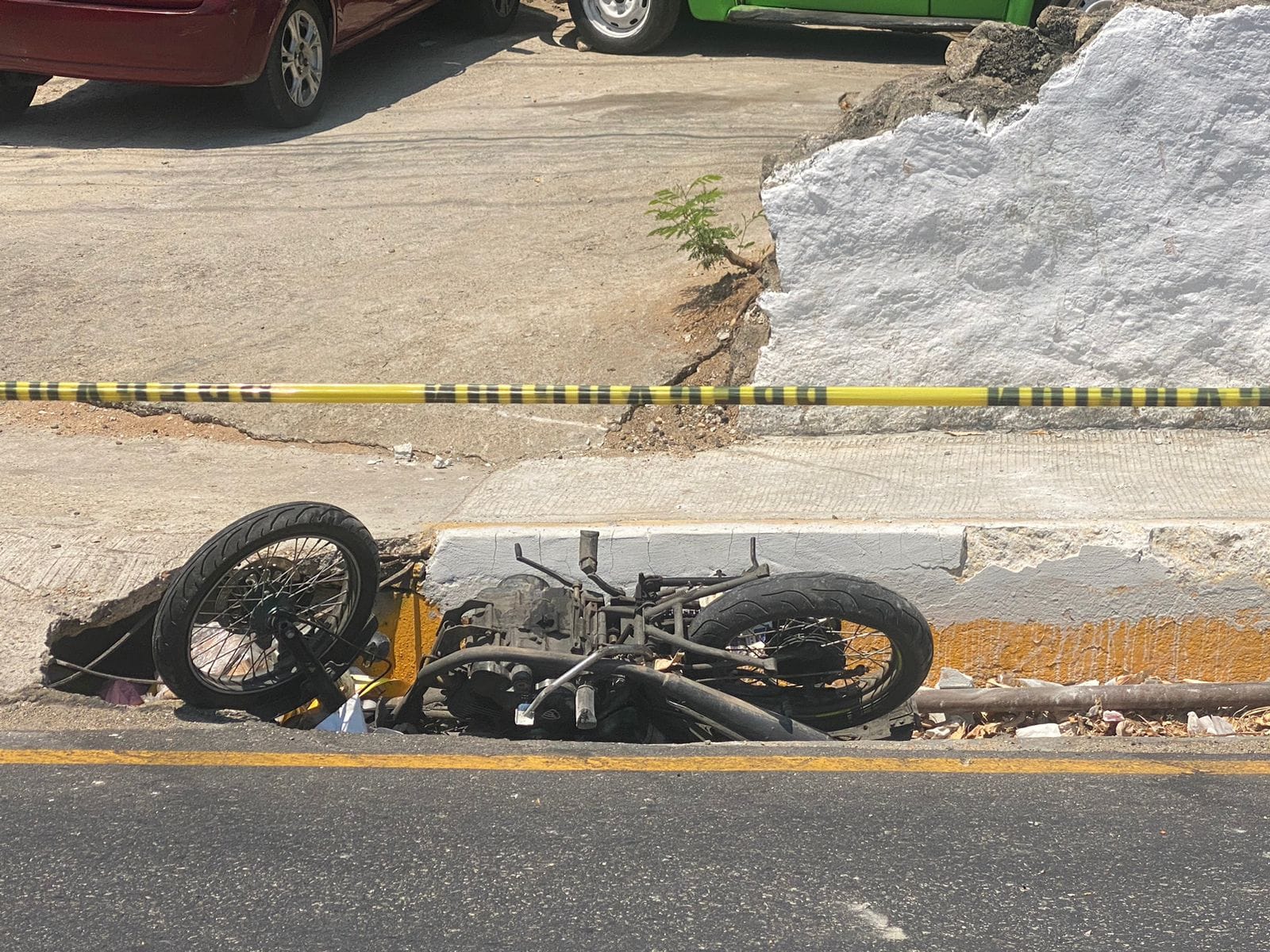 Mueren dos motociclistas al derrapar a la altura de La Tolva en Acapulco