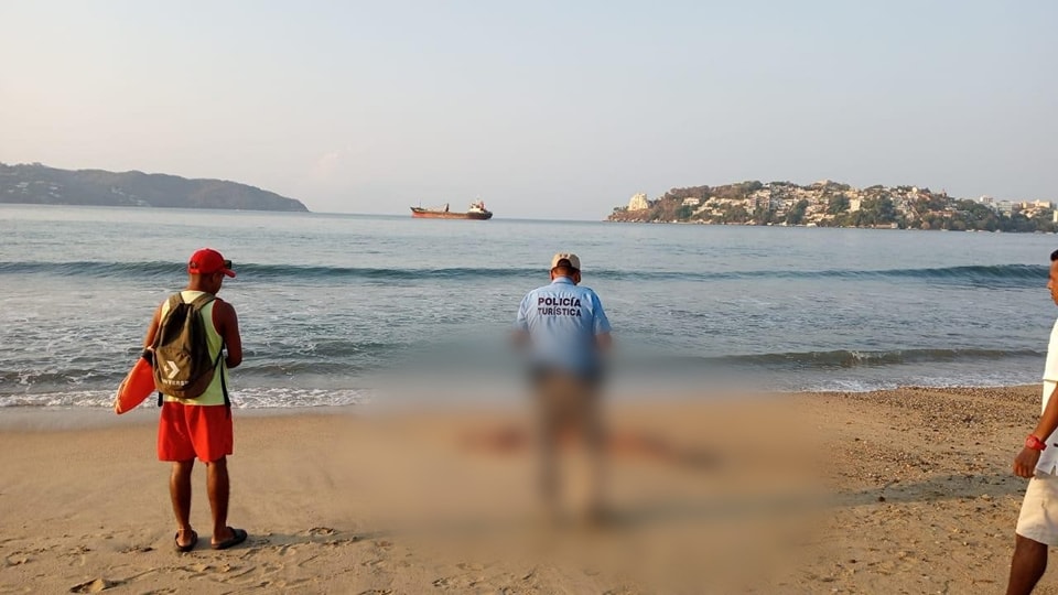 Hallan a un hombre asesinado a balazos en playa Tamarindos, en Acapulco