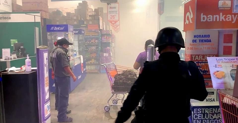 Se incendia tienda de Súper Chedraui en Ometepec; no se reportaron personas lesionadas