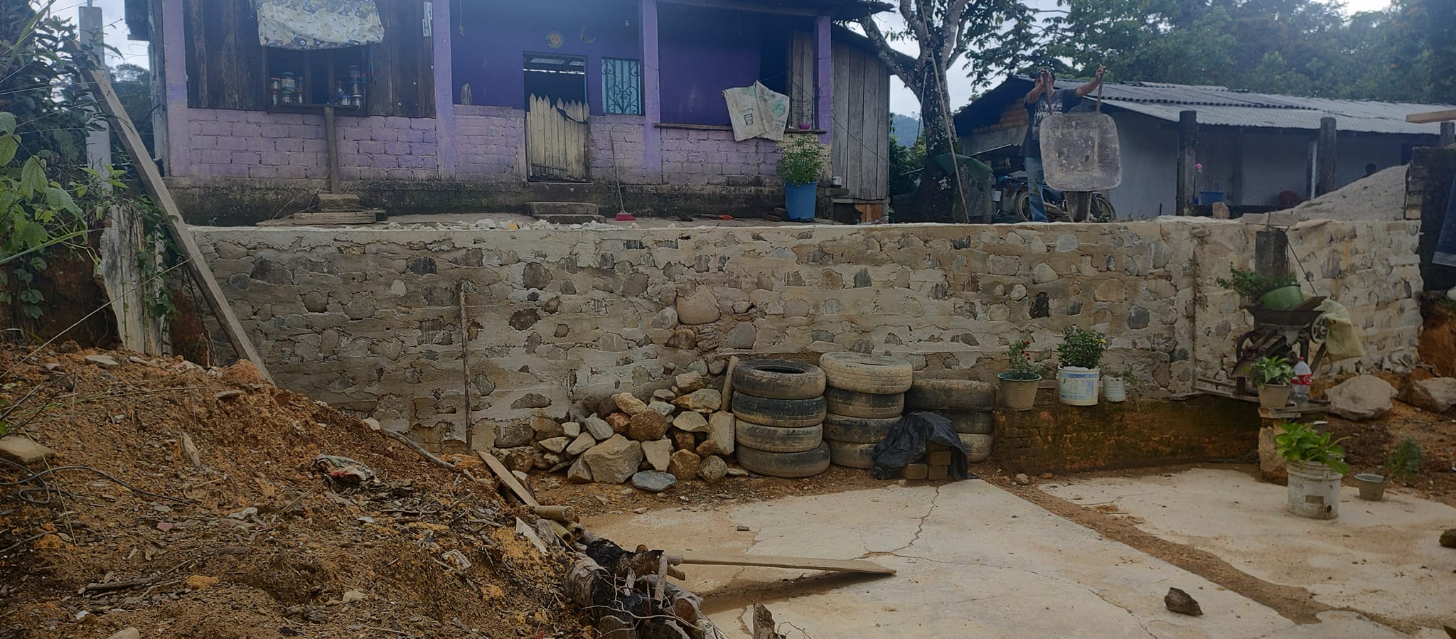 Gerardo Sandoval: Construcción de muro de contención impulsada por proyecto apícola de San Vicente de Jesús