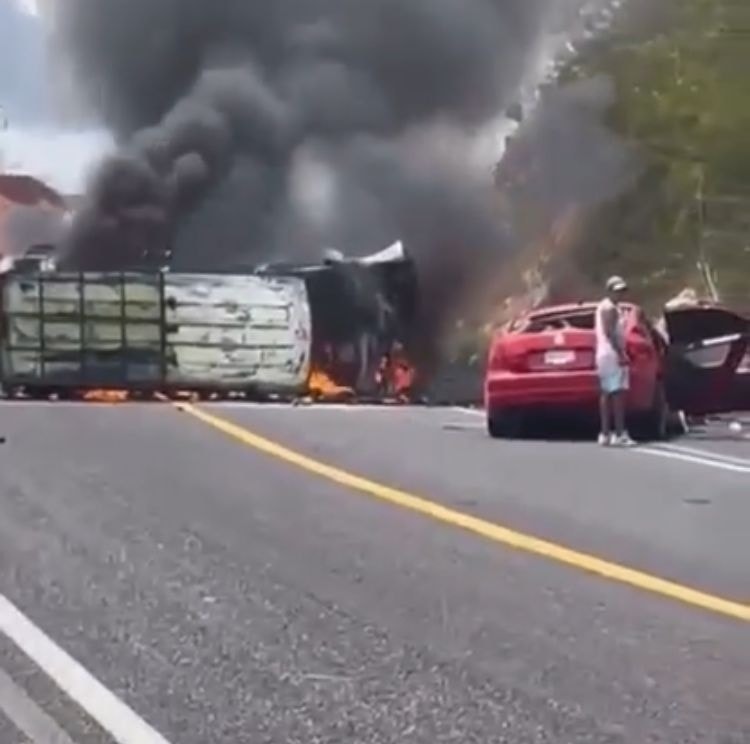 Se registra fatal accidente en la carretera Zihuatanejo – Lázaro Cárdenas, con un saldo de cuatro personas muertas