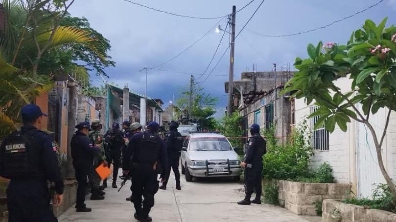Jóvenes son atacados a balazos mientras arreglaban una motocicleta en Tierra Colorada