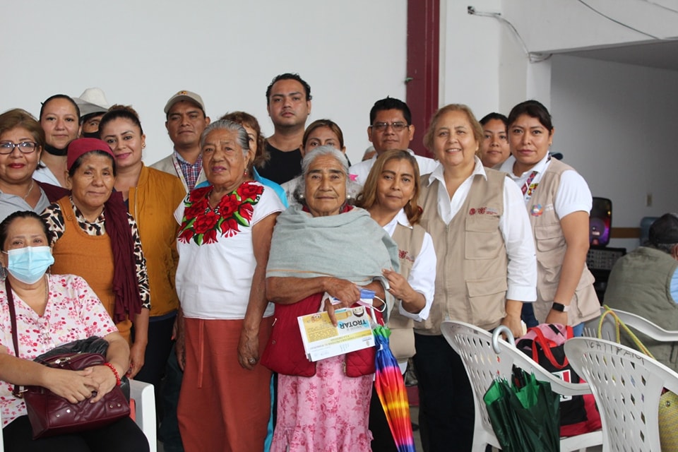 Personas adultas mayores participan en la Jornada Médico Asistencial que organizó IGATIPAM y SSG