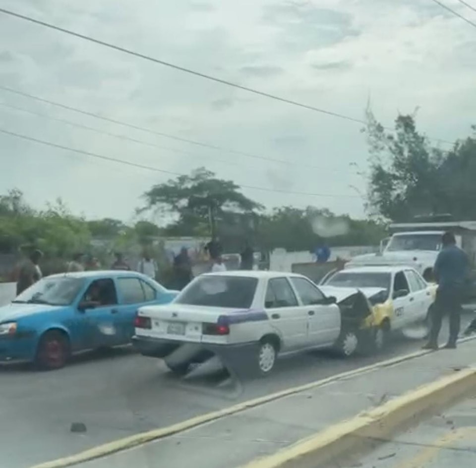Choque en la colonia Sabana, en Acapulco, deja 5 personas lesionadas