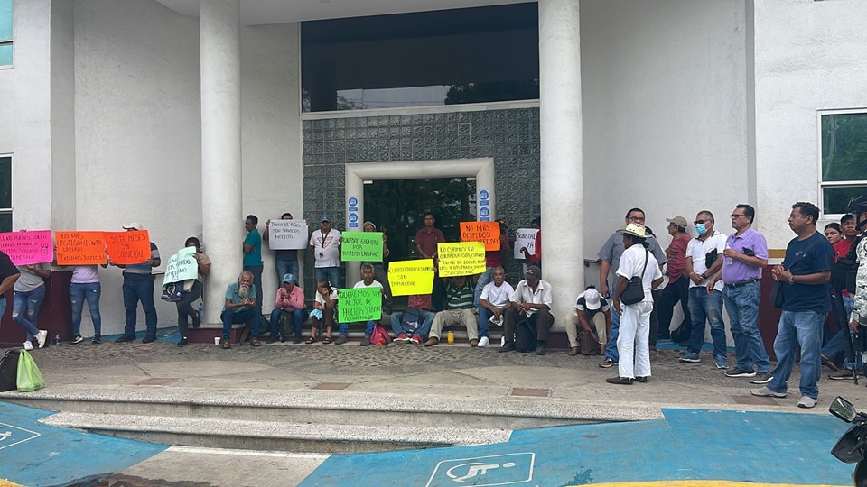 Trabajadores del Ayuntamiento de Acapulco exigen reinstalación de empleados despedidos de manera injustificada
